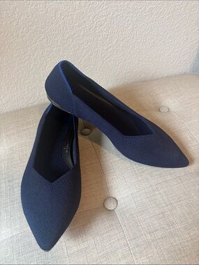 Rothy's Navy blue Pointed Knit Flats with tortoise shell sole 8.5